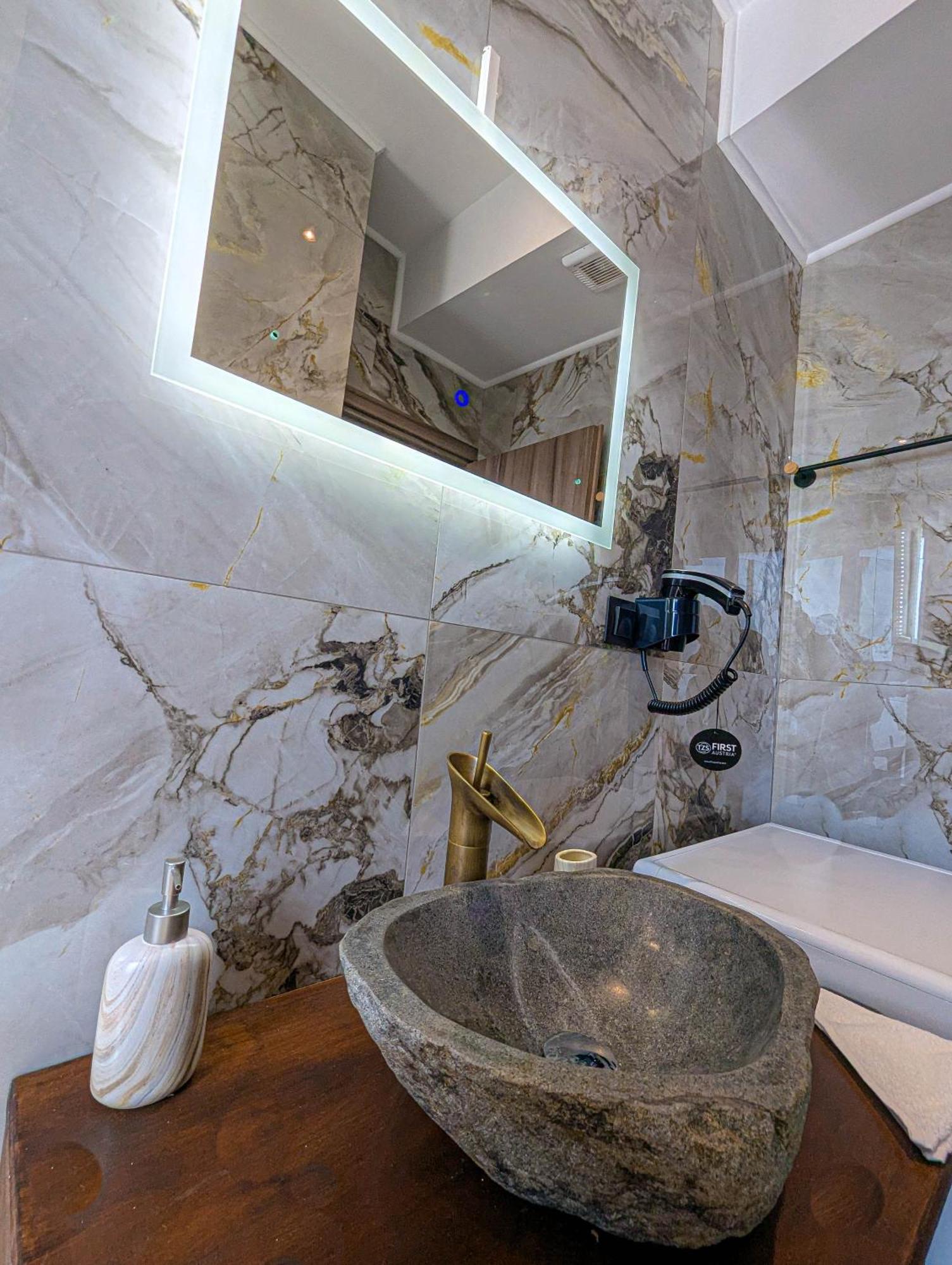 Ionian Pearl Apartments And Suites Corfu  Exteriör bild
